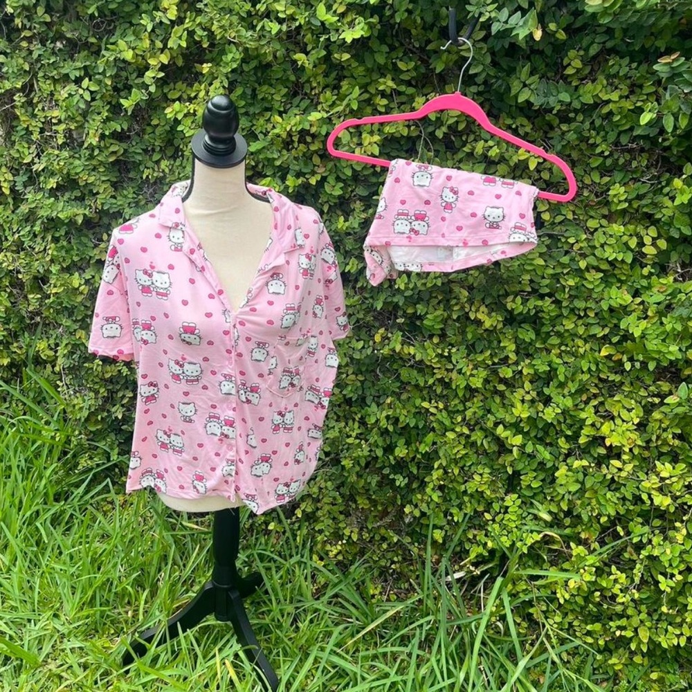 Hello Kitty Pink Button-Up Pajama Set
